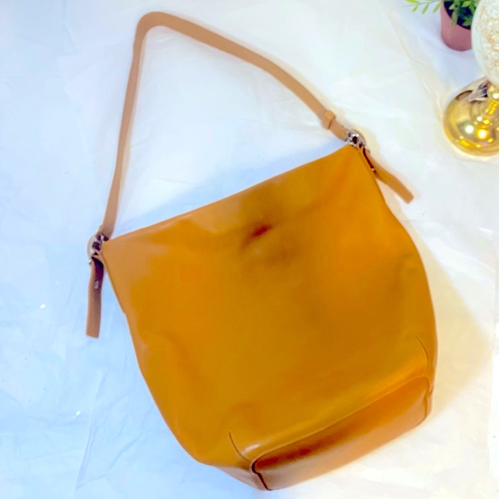 Coach Vintage Leather Purse/Bag solid tan color One strap